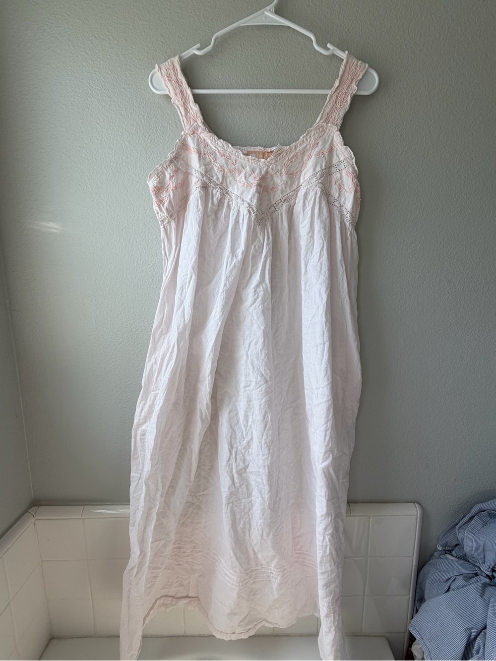Vintage Pale Pink Embroidered Cotton Chemise Nightgown Sz Medium Cotton Tradwife - Picture 2 of 6